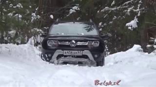 Как Дастер застрял в сугробе в лесу