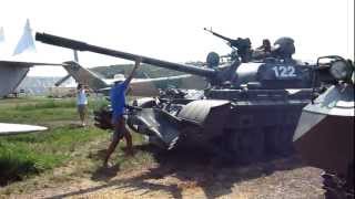 T-55 harckocsi indulása