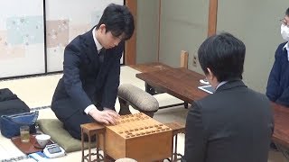 将棋の藤井七段、王将リーグで久保九段との対局始まる