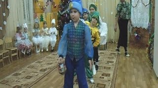 Новогодний танец мальчиков  - гномиков и выход Калючки