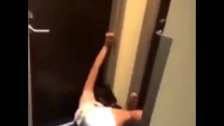 Borracha entrando a su cuarto FAIL!! / Drunk woman reaching her room FAIL!!