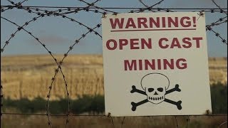 The cost of South Africa's gold rush - BBC News