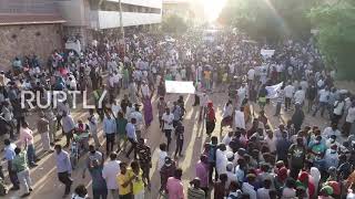 Sudan: Thousands demand army give way to civilian rule in Khartoum
