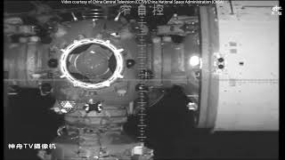 Shenzhou-15 docking