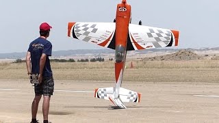 Martin Pickering Extra 330sc Floor is the limit 2015
