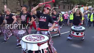 USA: Thousands take to women's rights march in DC
