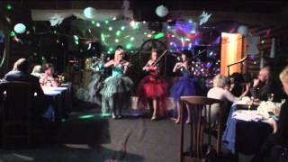 performance Dolce Vita show group color dress