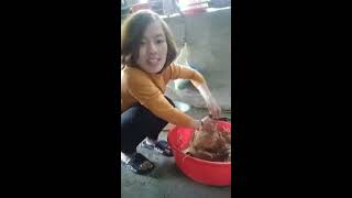 Women slaughter chicken