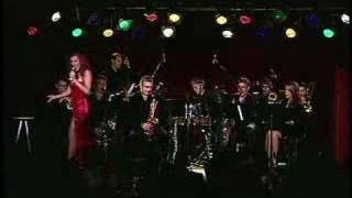sexy cabaret singer - Lady is a Tramp
