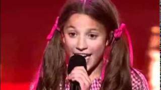 Девочка классно поет йодлем (Cool girl sing Jodeln)