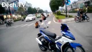 Thanh niên đánh người yêu dã man trước cửa hàng thế giới di động - Đệch.TV