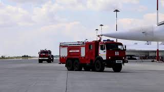 Тренировка по тушению условного возгорания самолета Ту-160