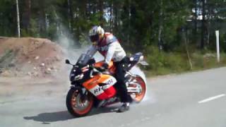 Honda CBR 1000RR Repsol BURNOUT & WHEELIE