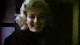монро ( м. monroe ) -неформальная сьемка на улице