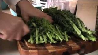 Simple recipe for baking kale chips