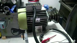 Moteur bi-vitesses tri sur variateur