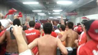Festa da torcida colorada nos corredores do novo Beira Rio