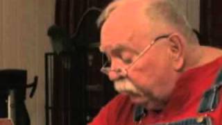 Wilford Brimley reads "The Night Before Christmas"