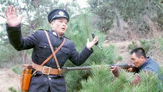 日軍抄小路進攻村莊，卻不料還是被游擊隊地雷埋伏，還被游擊隊長溜得滿山跑！ ️ 抗日