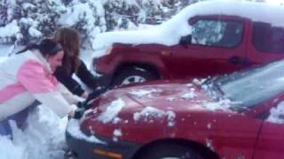 ~ME 'N' HANNAH Pushing The Car out of The Snow!~
