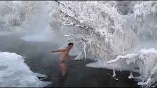 Купание иностранцев в реке Ейемю в Оймяконе