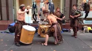 Awesome Scottish street music - Clanadonia