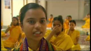 HIndu girls learn to become priests in India - 10 Sept 09