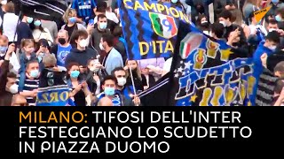 Milano: tifosi dell'Inter festeggiano lo scudetto in Piazza Duomo