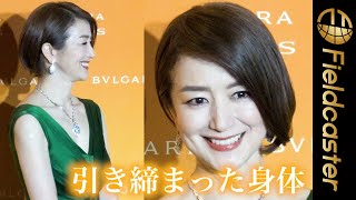 鈴木京香、肩出しドレスから見える引き締まった身体が美しい。「BVLGARI AVRORA AWARDS 2021」ゴールデンカーペットセレモニー