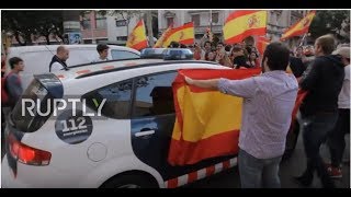 Spain: Anti-independence protesters block Catalan police vehicle amid demo in Barcelona