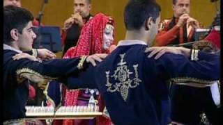 Lilian sings and plays-armenin song "Trndez".