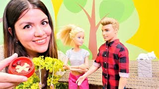 Barbie hayvan barınağa gidiyor ve Ken'e alık oluyor! Kukla videosu