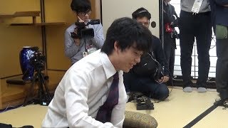 藤井七段が新人王戦で初優勝　最年少記録３１年ぶり更新