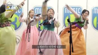 The Ark dance-sing to Mansae by Seventeen