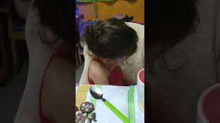 Baby baby no papá (pipi) y saludando