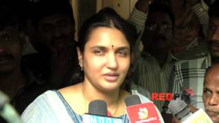 Actress Sukanya pays homage to legendary Tamil poet and lyricist Vaali [ RED PIX ]
