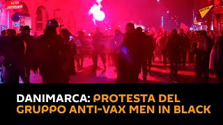 Danimarca: protesta del gruppo anti-vax Men in Black