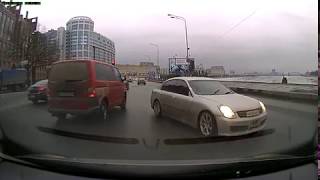 Дрифт или занос... Хорошо, что в Неву не улетел))