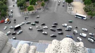 Paris traffic around the Arc de Triomphe