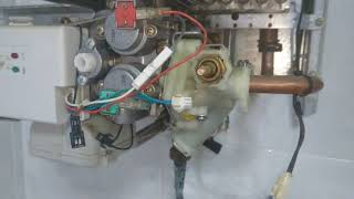 Calentador de gas Junkers gotea y no funciona ( no prende)