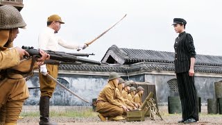 女英雄單槍匹馬與日軍對峙談判！不料日軍司令已經決心要同歸於盡，就在危急關頭，戰友的支援到了！