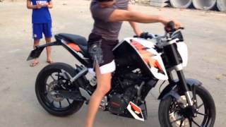 KTM Duke 125 burn out