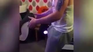 Жена застукала мужа за неприличной игрой