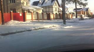 Лэнд Крузер подъезжает к воротам дома Альберта Юсупова