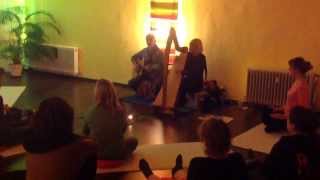 Saraswati am 15.11.13 imYogastudio soham in Schweinfurt. Mantrasingen, songsofjoy