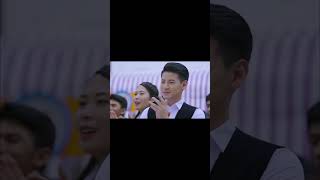 美女功夫高手看不慣日本武士欺負村民，直接一腳踹飛他！#shorts