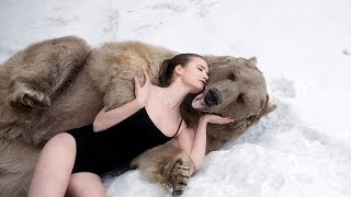 Англичане в шоке от съемок русских моделей в обнимку с медведем