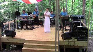 Bong Dang Me Hien   Huong Thuy   8 25 13 Thien Vien Xa Loi (Hai Dang Band)