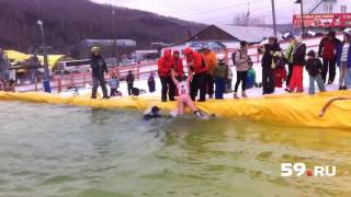 Горнолыжница в нижнем белье!