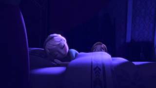 Little Elsa and Anna playing Russian - Маленькие Эльза и Анна